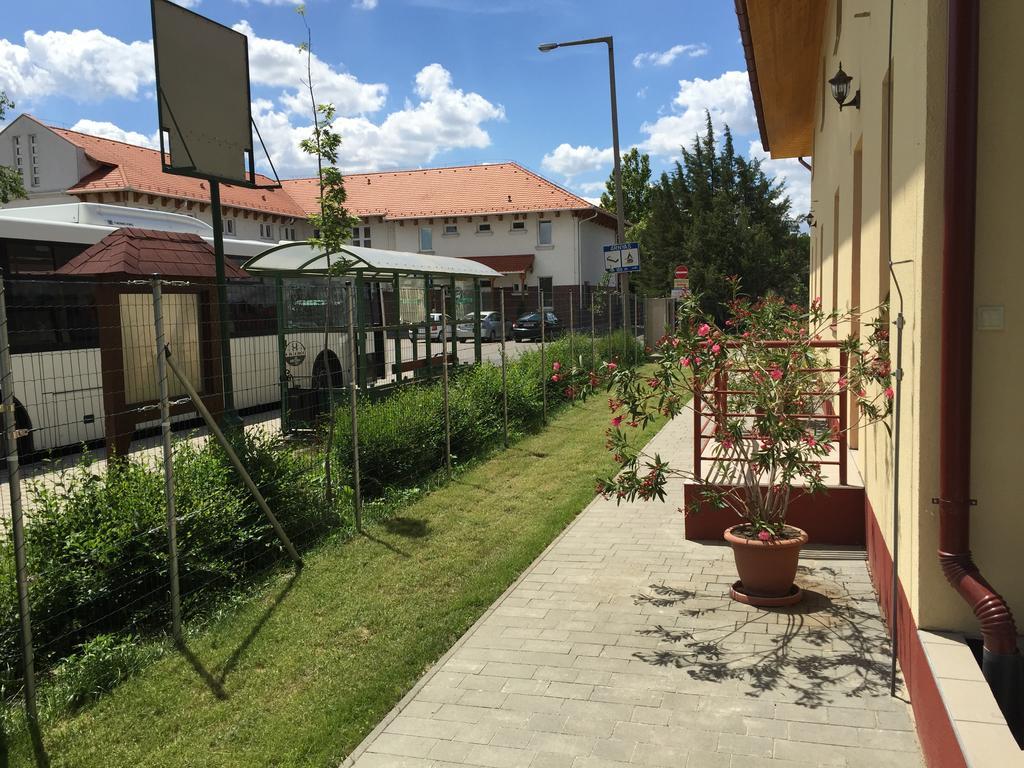 AQUA Thermal Sóterápia és Apartmanház Püspökladány Habitación foto